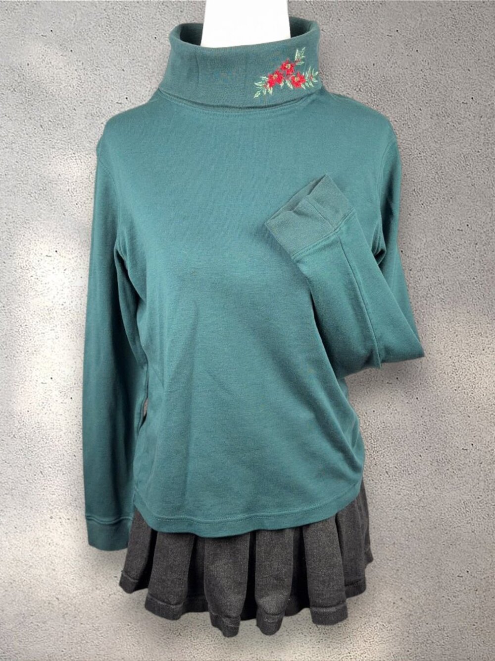 VTG Classic Elements Poinsettia Turtleneck Women’s SP Green Embroidered Grandma